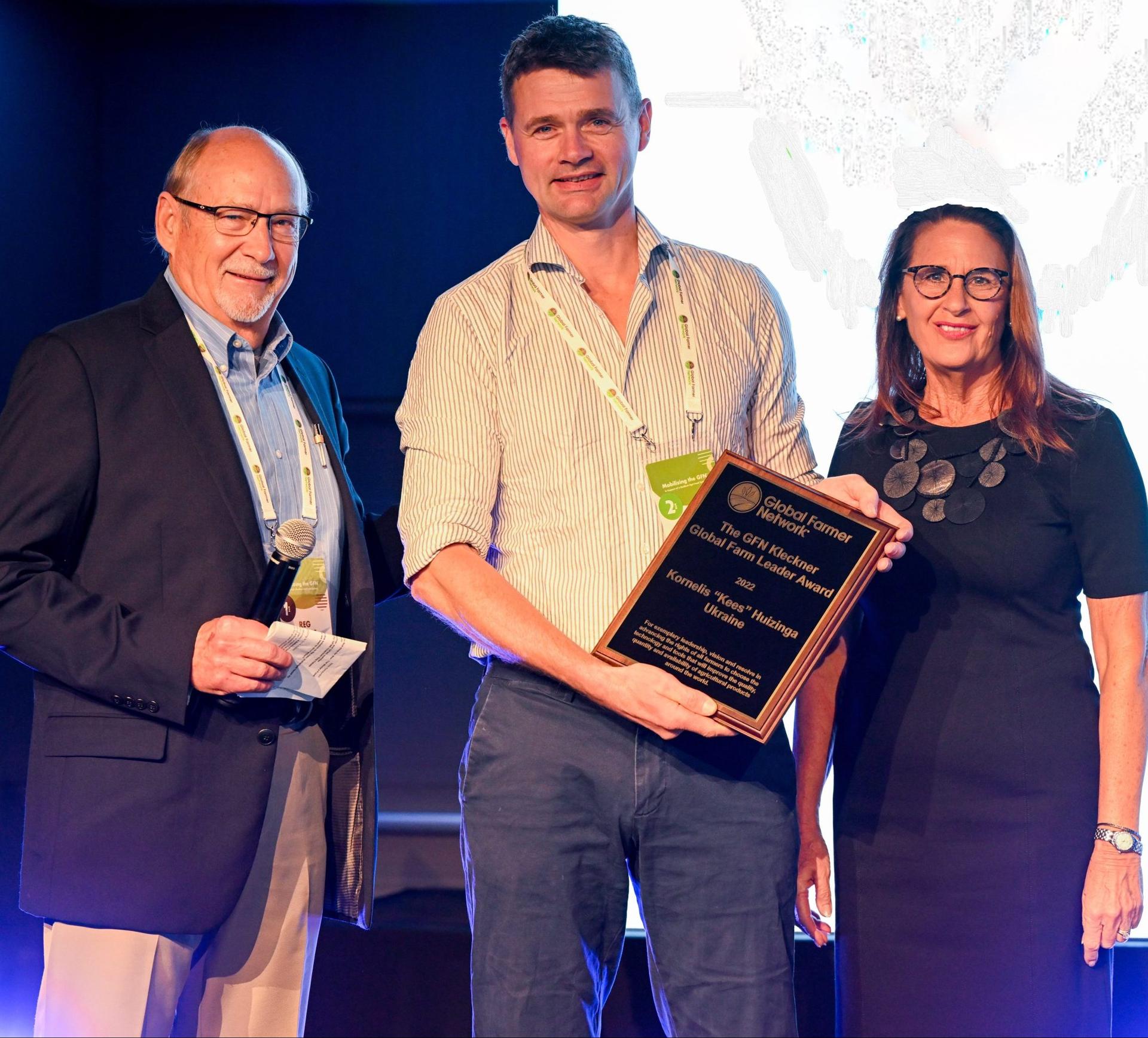 Huizinga Receives 2022 Kleckner Award for Global Farm Leadership